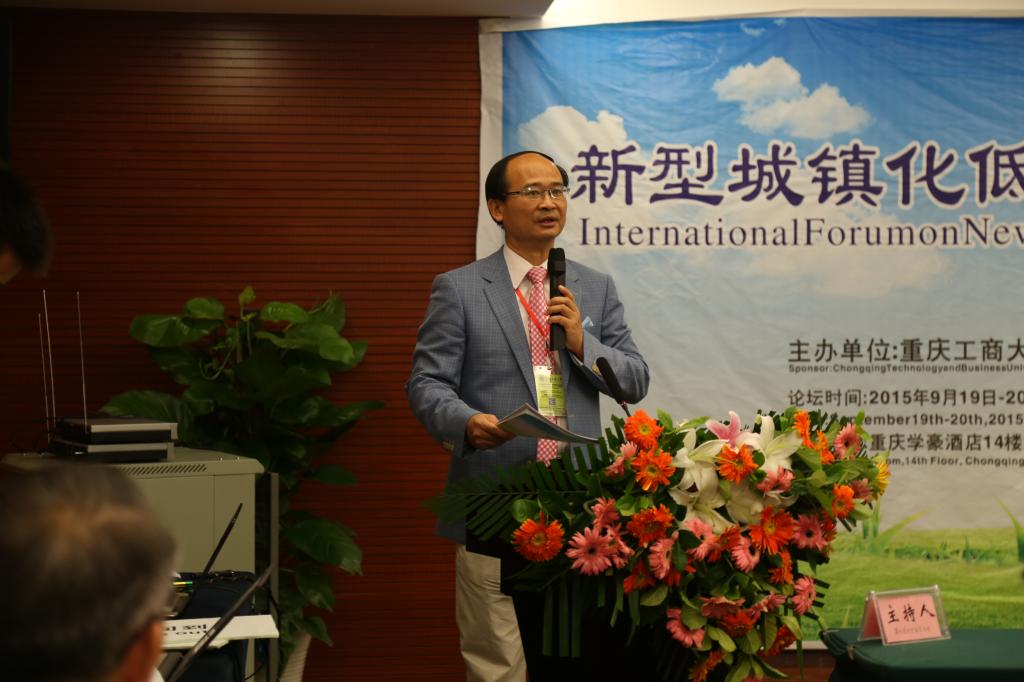 437bwin必赢国际管理学院院长梅洪常教授主持论坛